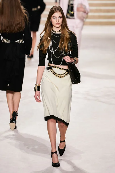 Look 12